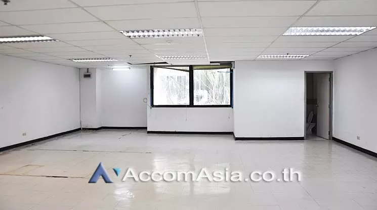 Split-type Air |  Office space For Rent in Silom, Bangkok  near BTS Surasak (AA10480)